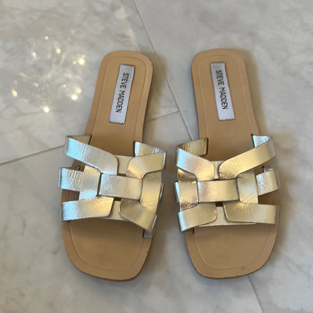 Steve Madden flat sandals